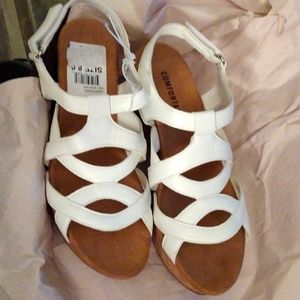 New Sz 8 white sandals with Velcro straps